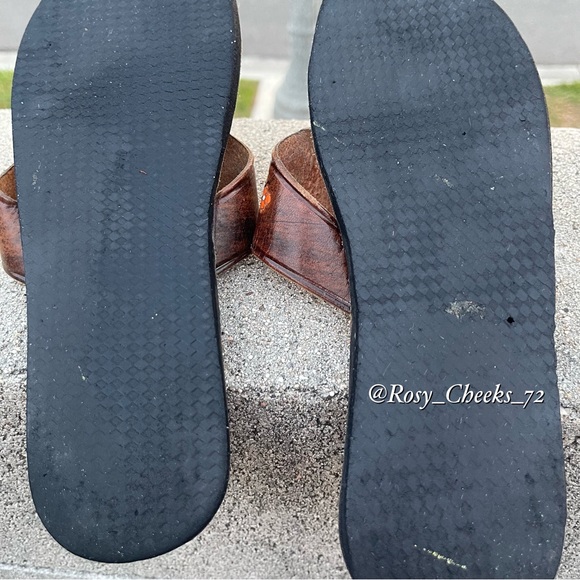 Mexican Leather Huarache Sandals for women with embroidered flowers. - Picture 4 of 4